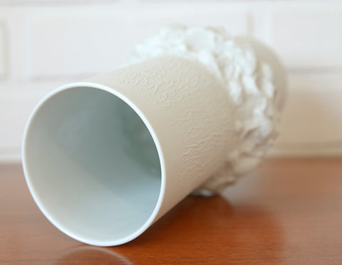 Vintage Kaiser Germany Porcelain Vase: 1960s Shell Design