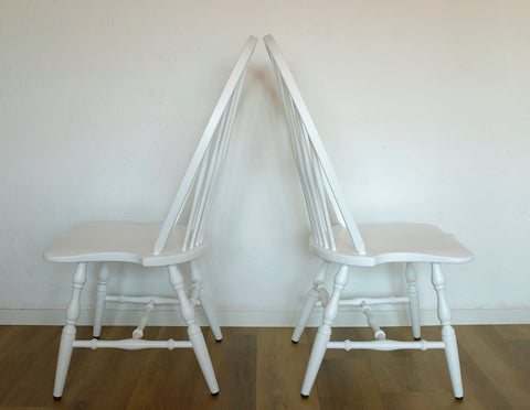 Restored Oak Windsor Dining Chair: Mid-Century Farmhouse Accent