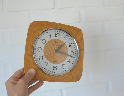 Vintage Wooden Wall Clock: Mid-Century Modern Farmhouse Decor